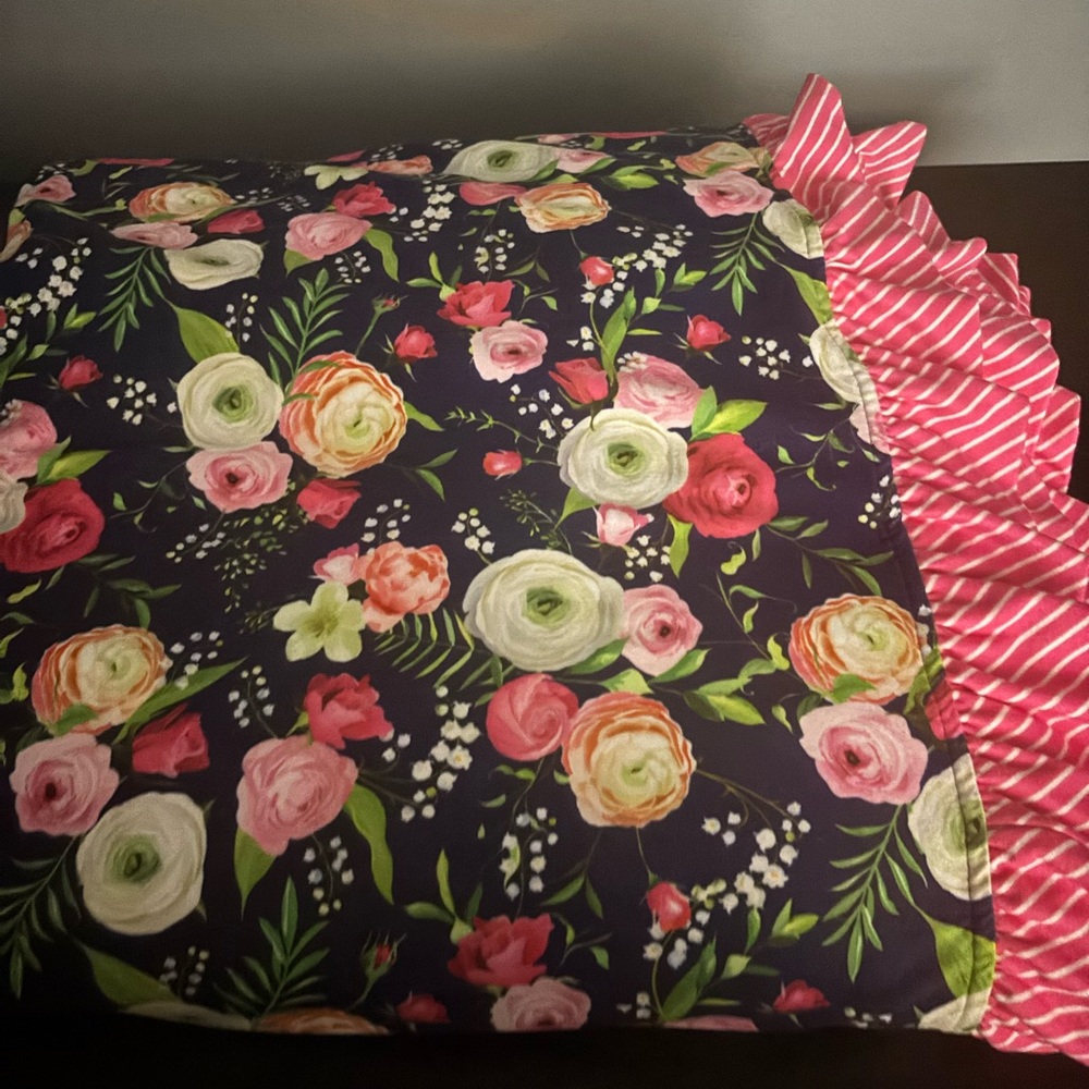 Floral Bedding Set with Ruffled Edges